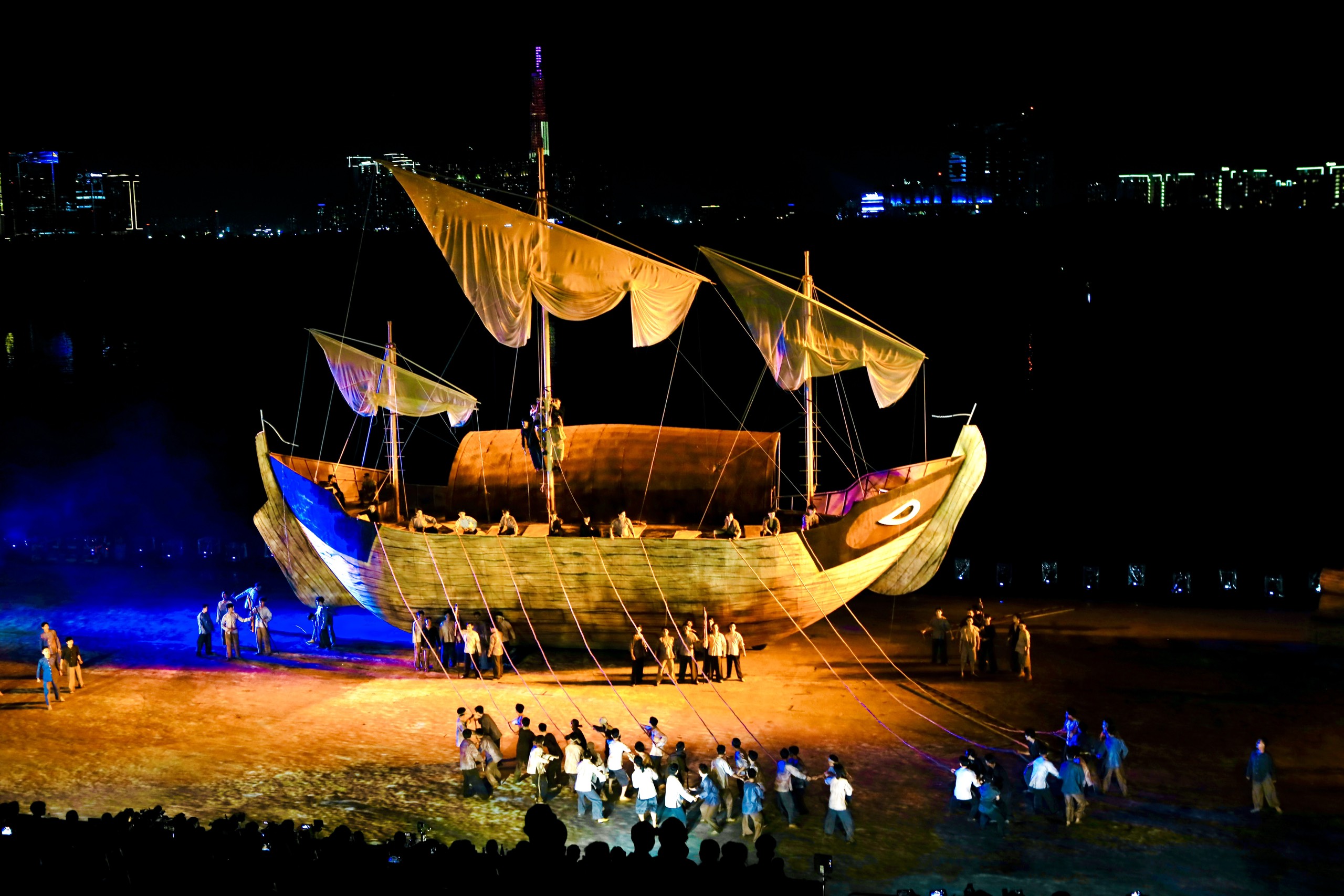 chuyen-tau-huyen-thoai-2.jpg