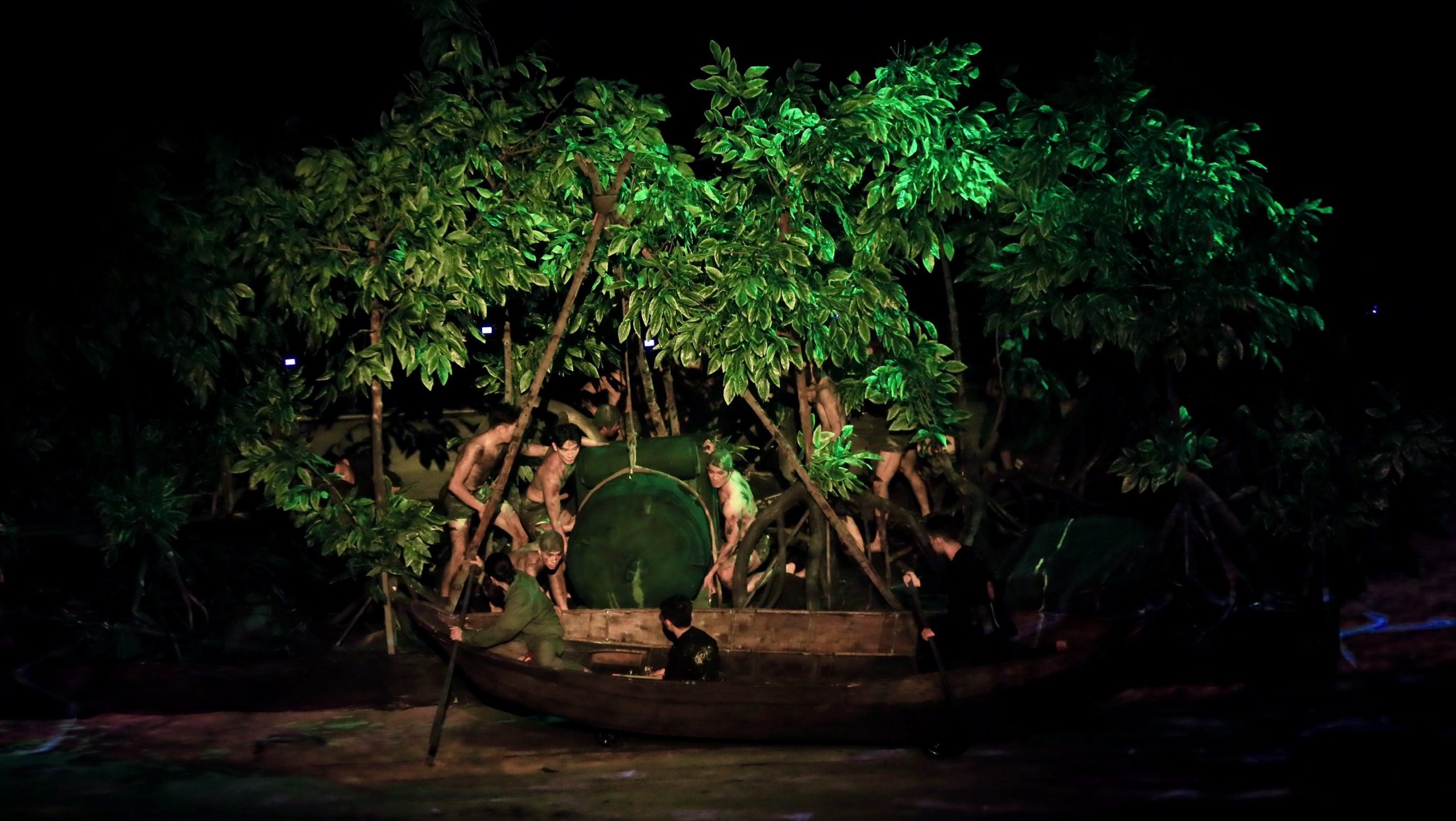 chuyen-tau-huyen-thoai-6.jpg