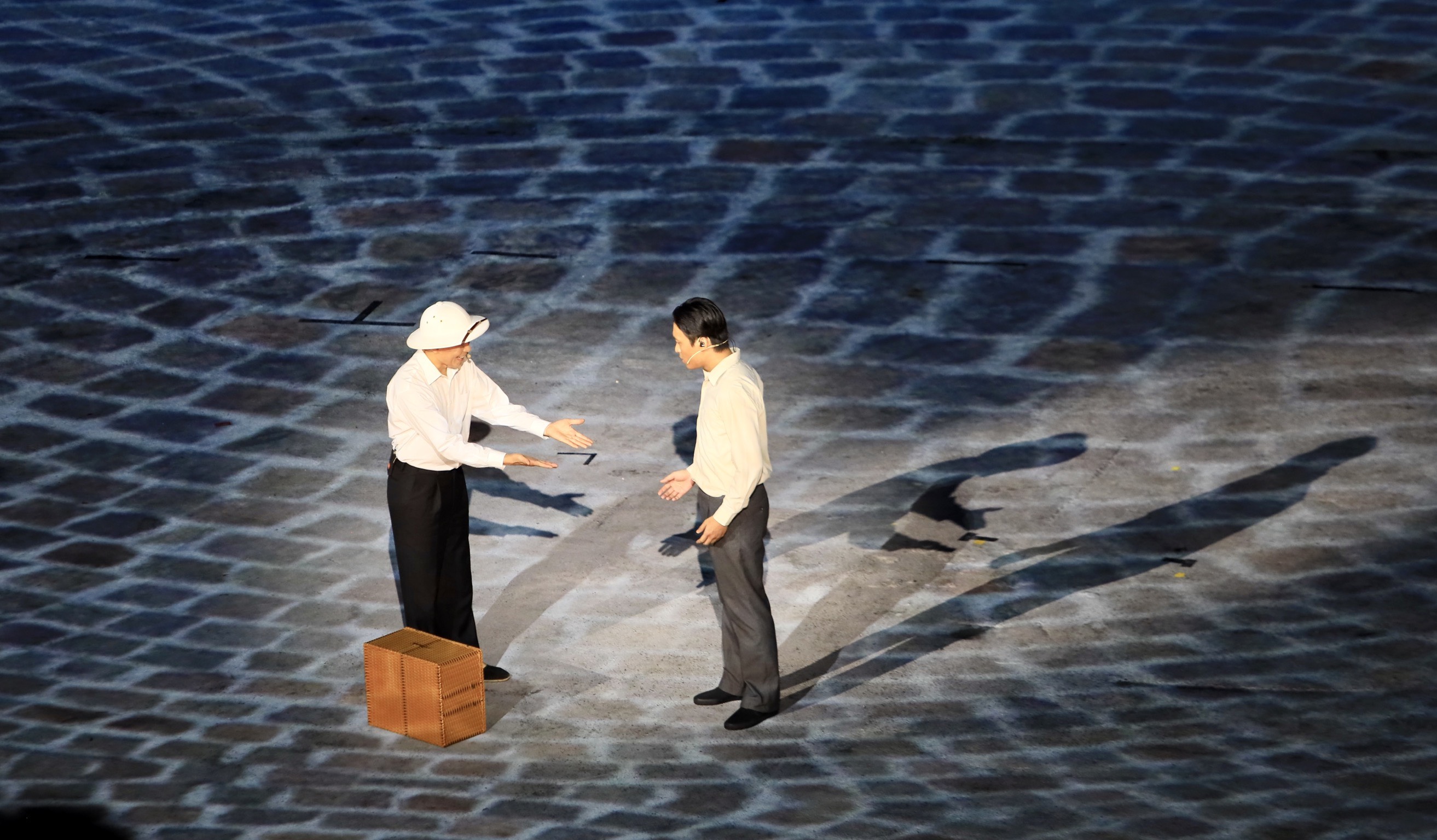 chuyen-tau-huyen-thoai-9.jpg