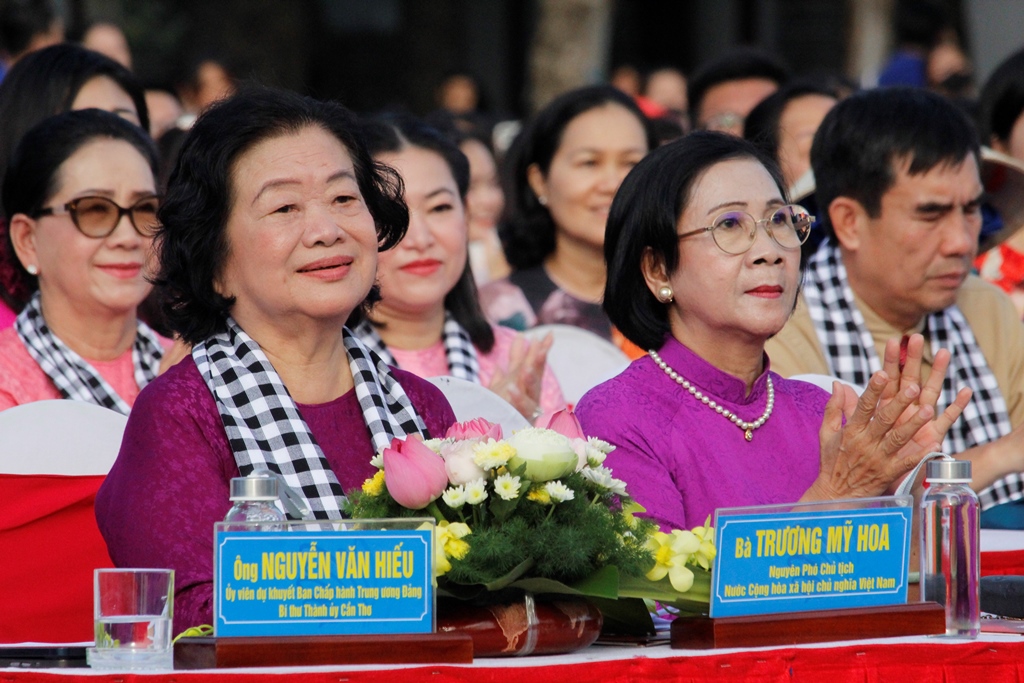 ba-truong-my-hoa.JPG