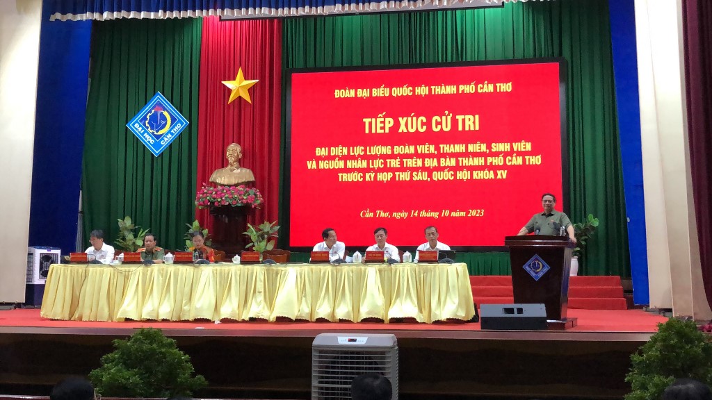 Thủ tướng Phạm Minh Chính tiếp xúc cử tri  TP Cần Thơ.