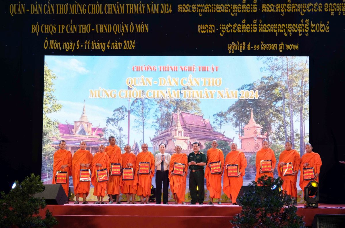 Cần Thơ tổ chức tết quân dân mừng Chôl Chnăm Thmây năm 2024.