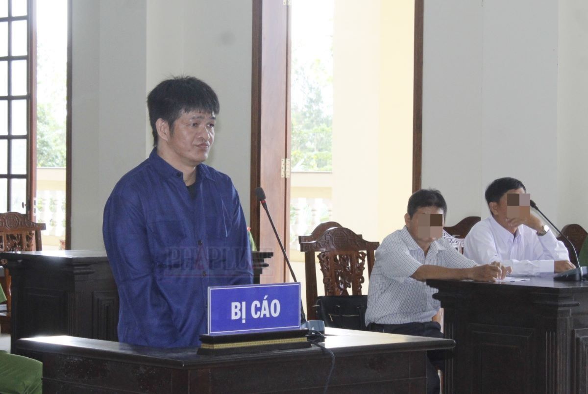 bị cáo mạo nhận ủy quyền của cán bộ, lừa mua bán đất nền 20 tỉ