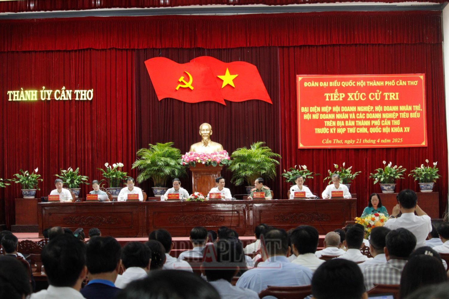 Thủ tướng Phạm Minh Chính cùng Đoàn ĐBQH TP Cần Thơ tiếp xúc cử tri ngày 21-4