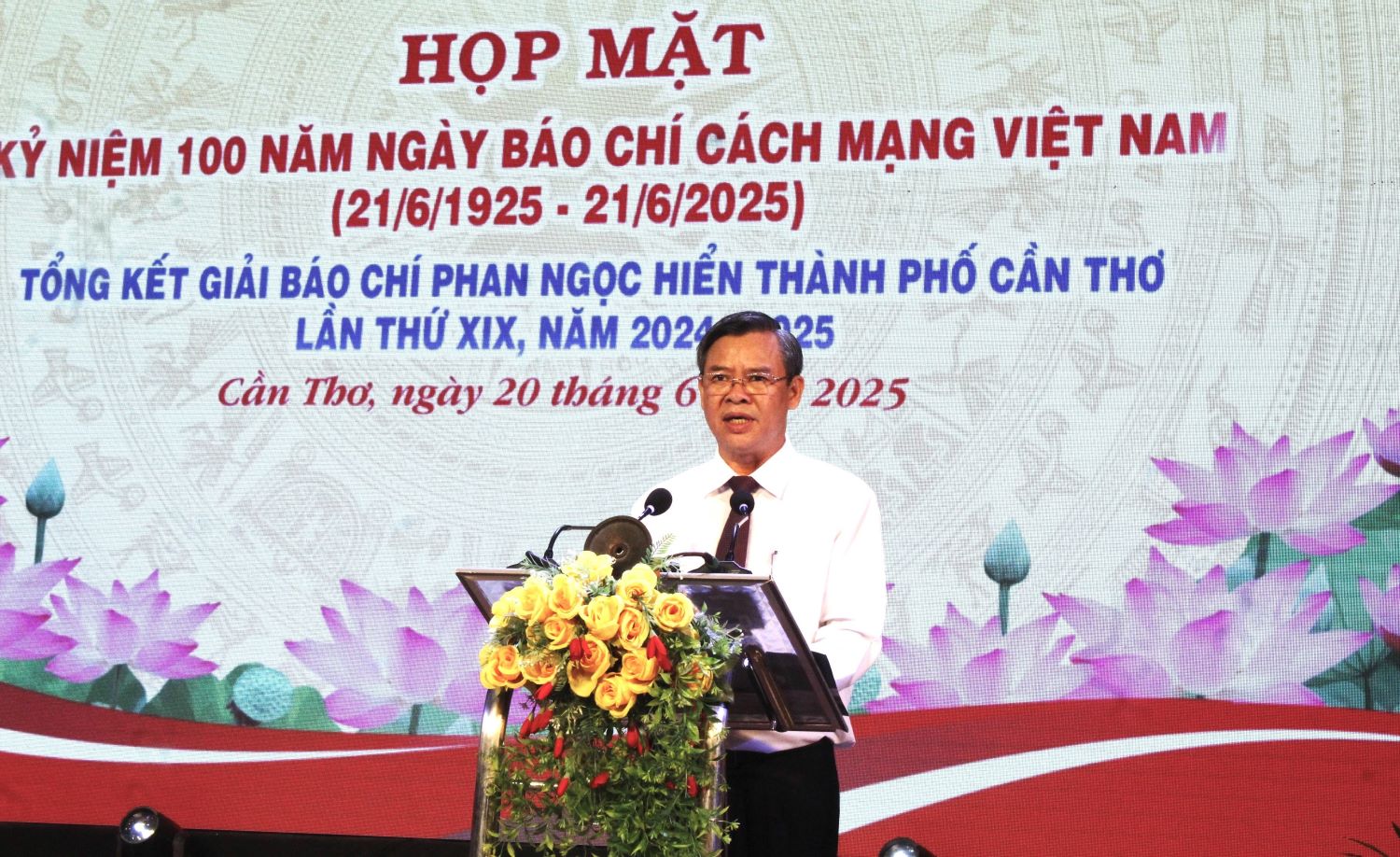 Chủ tịch UBND TP Cần Thơ Trương Cảnh Tuyên