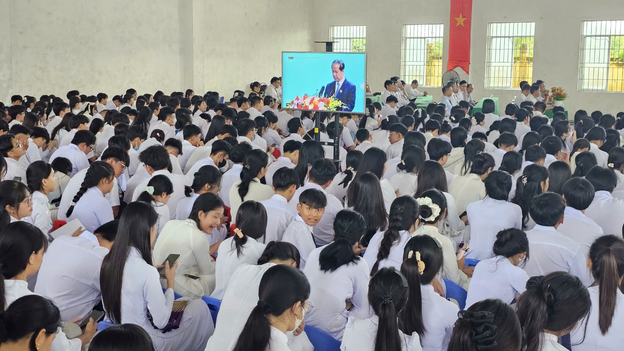 học sinh TP Cần Thơ ngày khai giảng