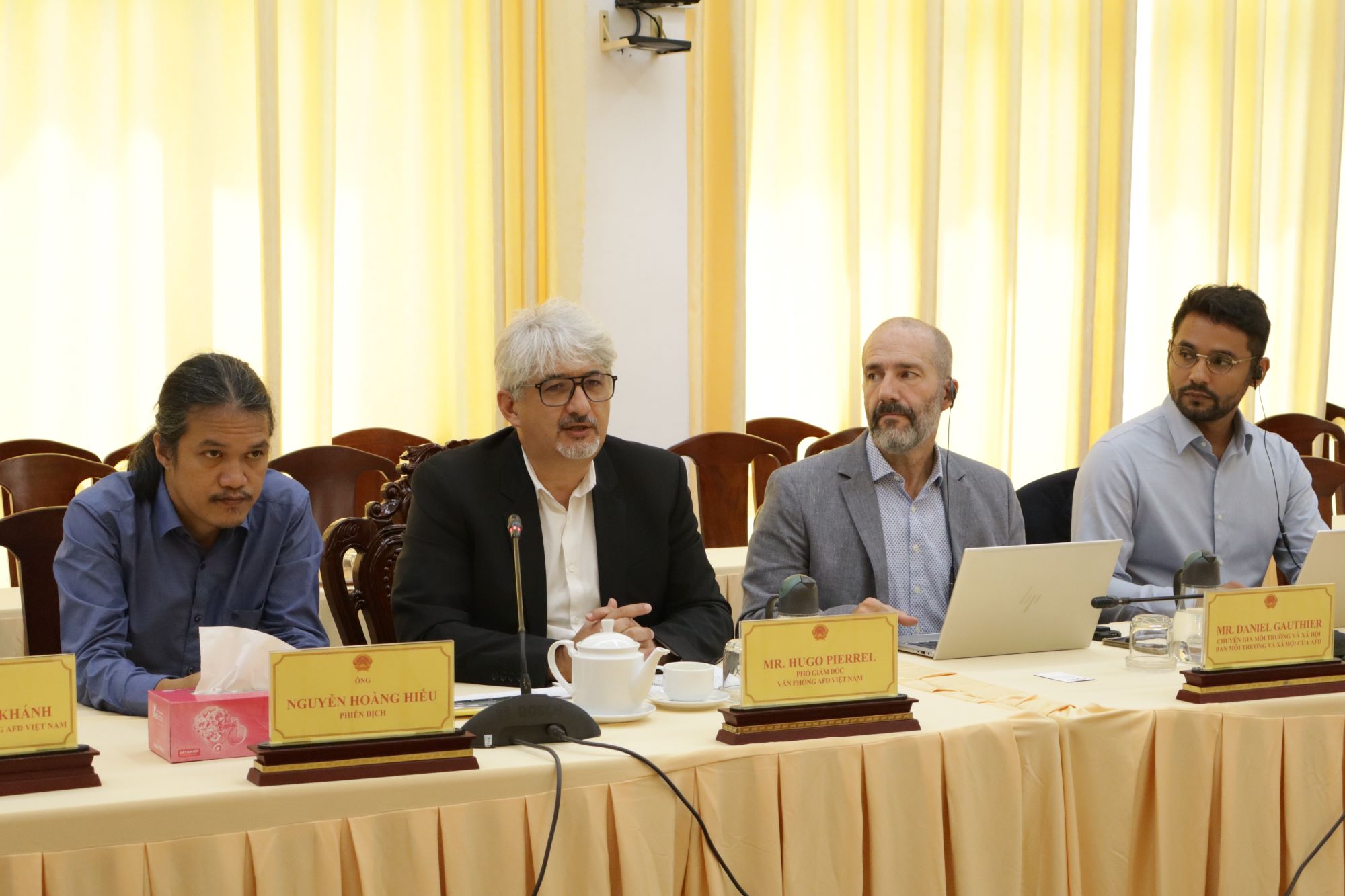 can-tho-lam-viec-phap-afd-du-an-nga-bay-1.jpg