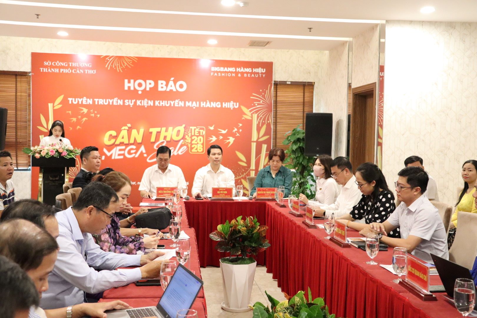 can-tho-hop-bao-hang-hieu.jpg