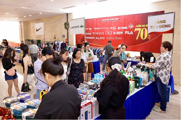 can-tho-mua-sam-hang-hieu-anh-btc.jpg