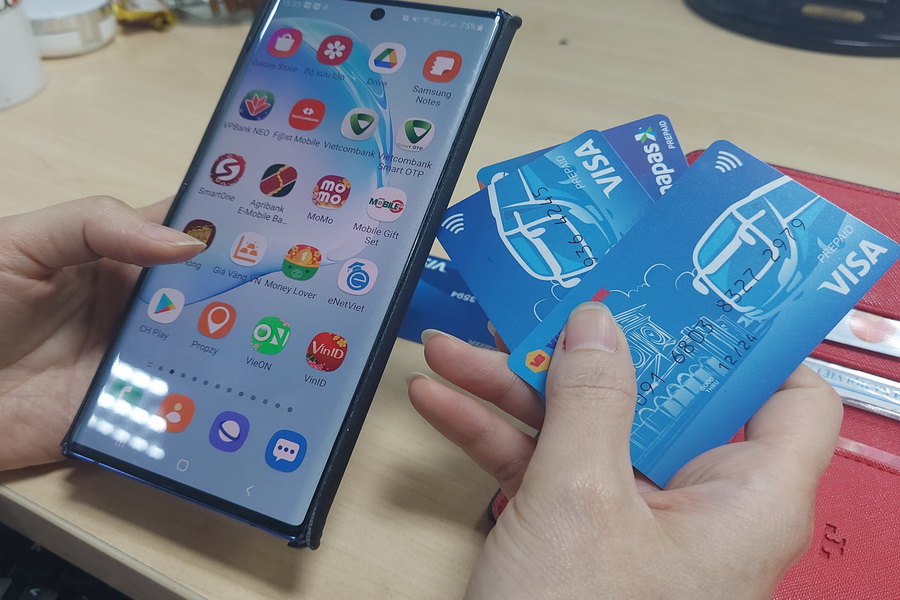 Ngân hàng phải gặp khách hàng và đối chiếu sinh trắc học của khách hàng khi mở thẻ.