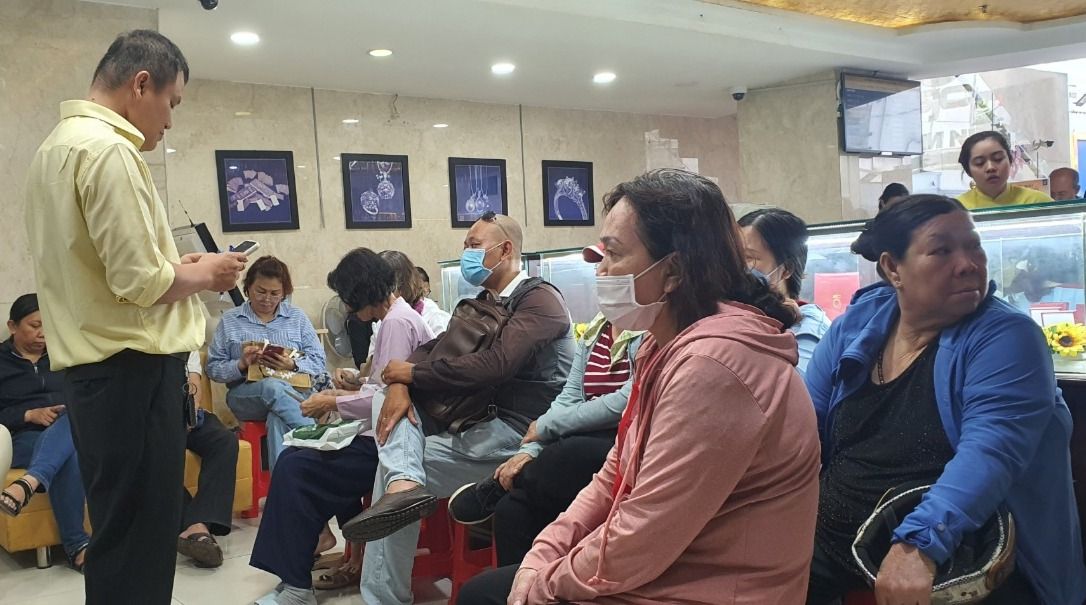 mua vàng.jpg
