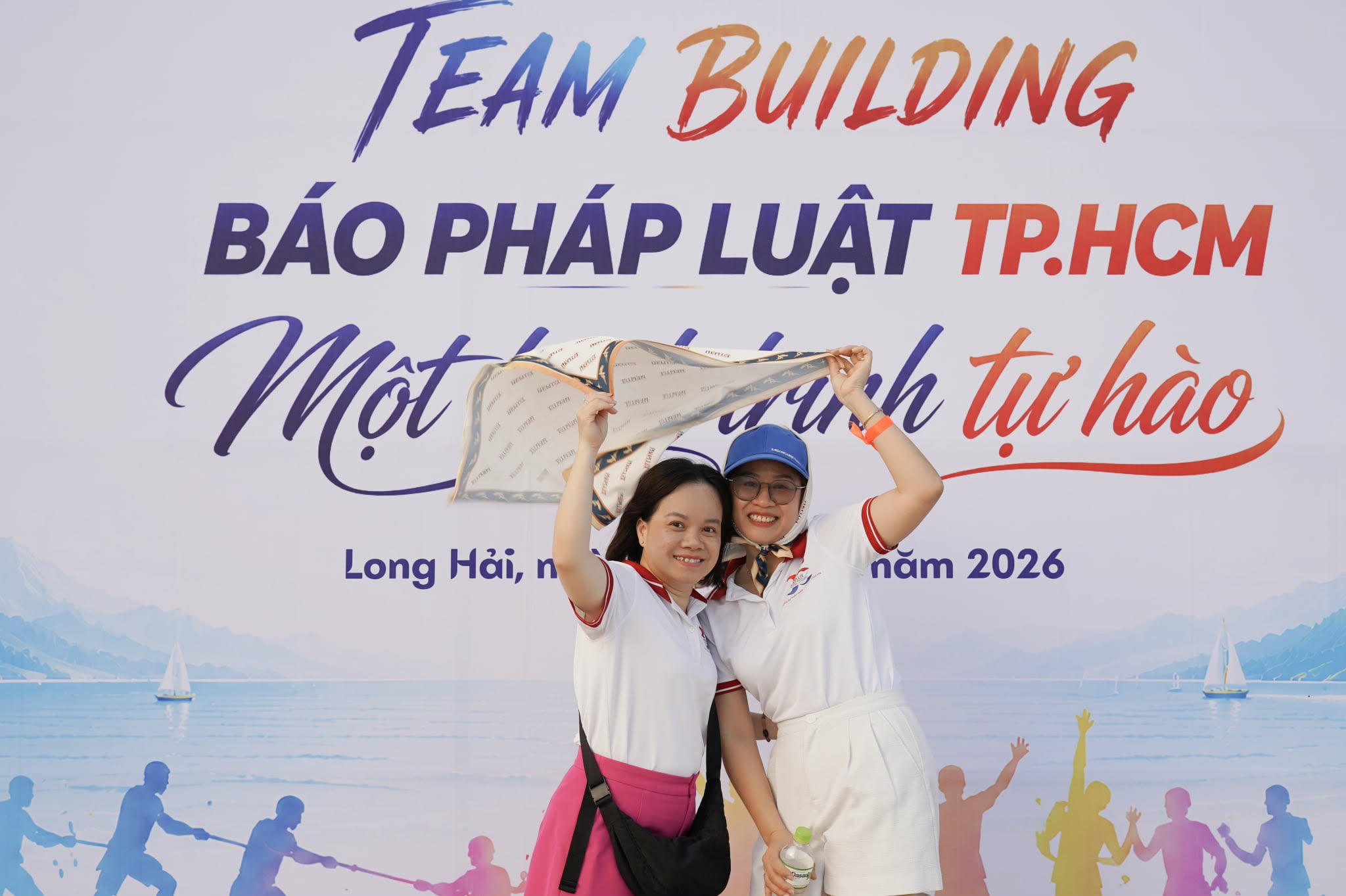p28-29  Phuong Dung - Thy Lan.jpg