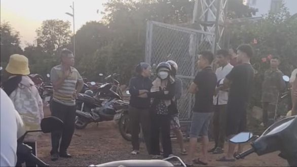 Nhiều người đến 1 đại lý đòi tiền ký gửi cà phê ở tỉnh Đắk Nông