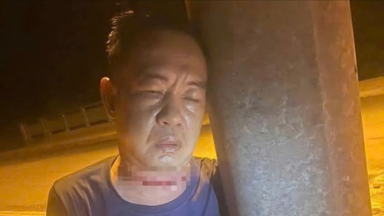 VẾT THƯƠNG TRÊN CỔ.jpg