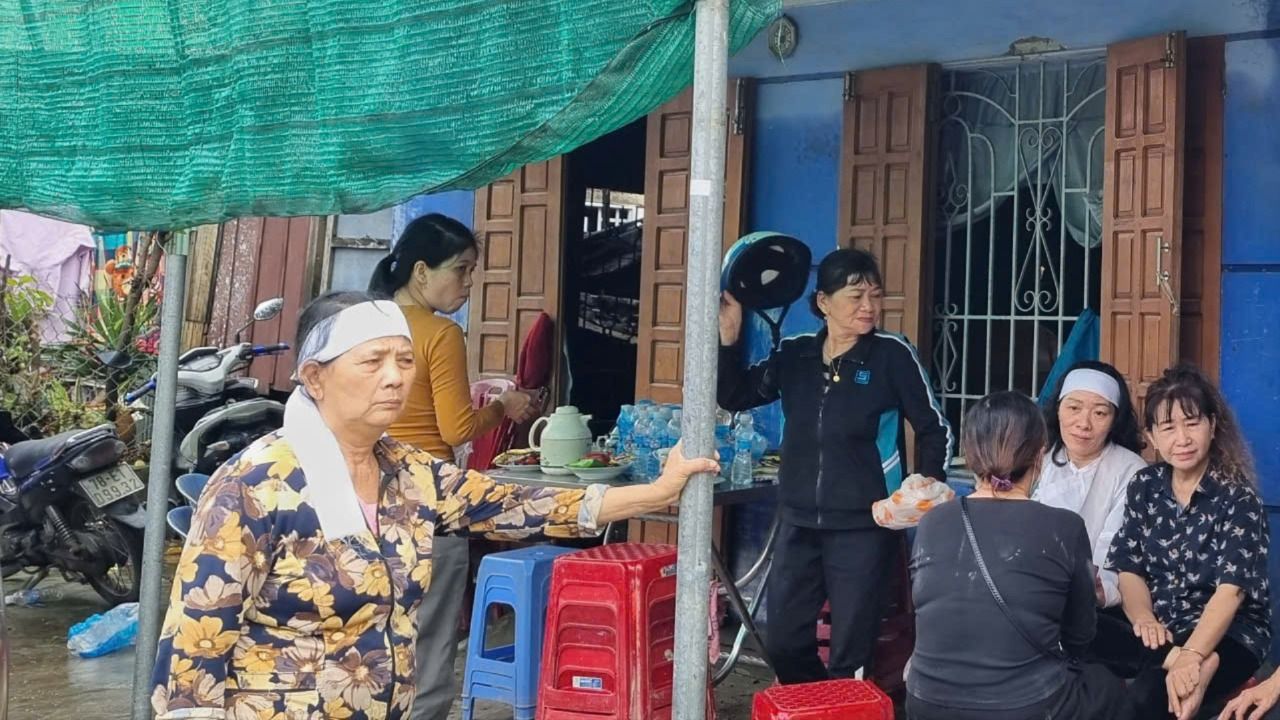 Hình ảnh mất mát, ngổn ngang tại phố biển Tuy Hòa sau lũ