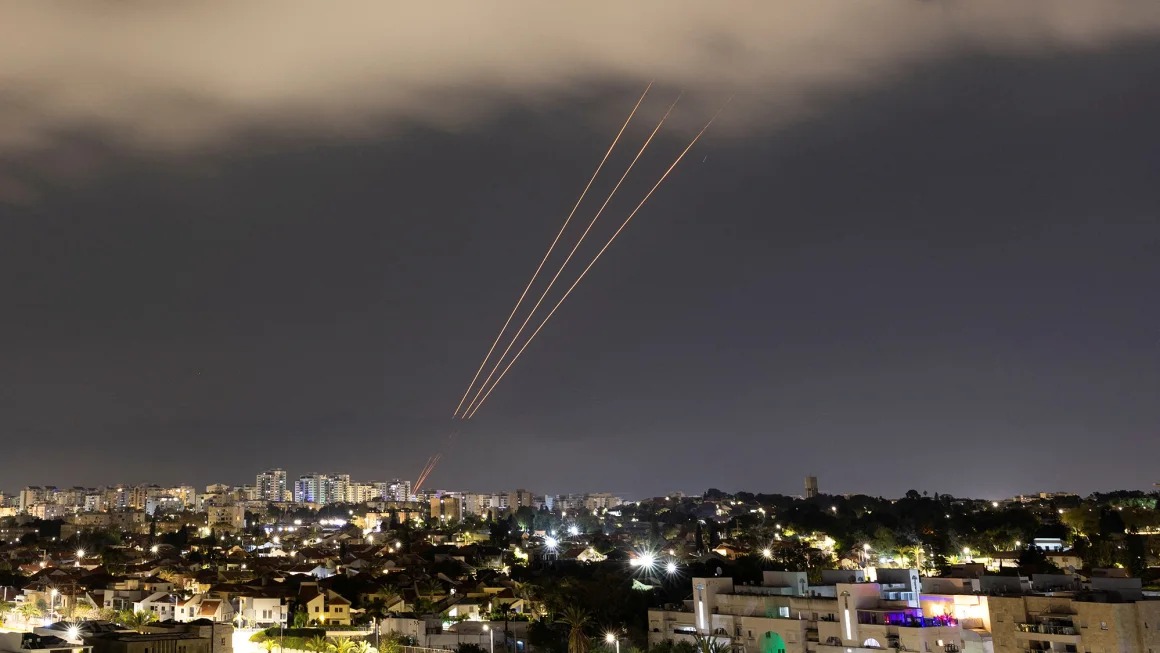 Iran tấn công Israel.jpeg