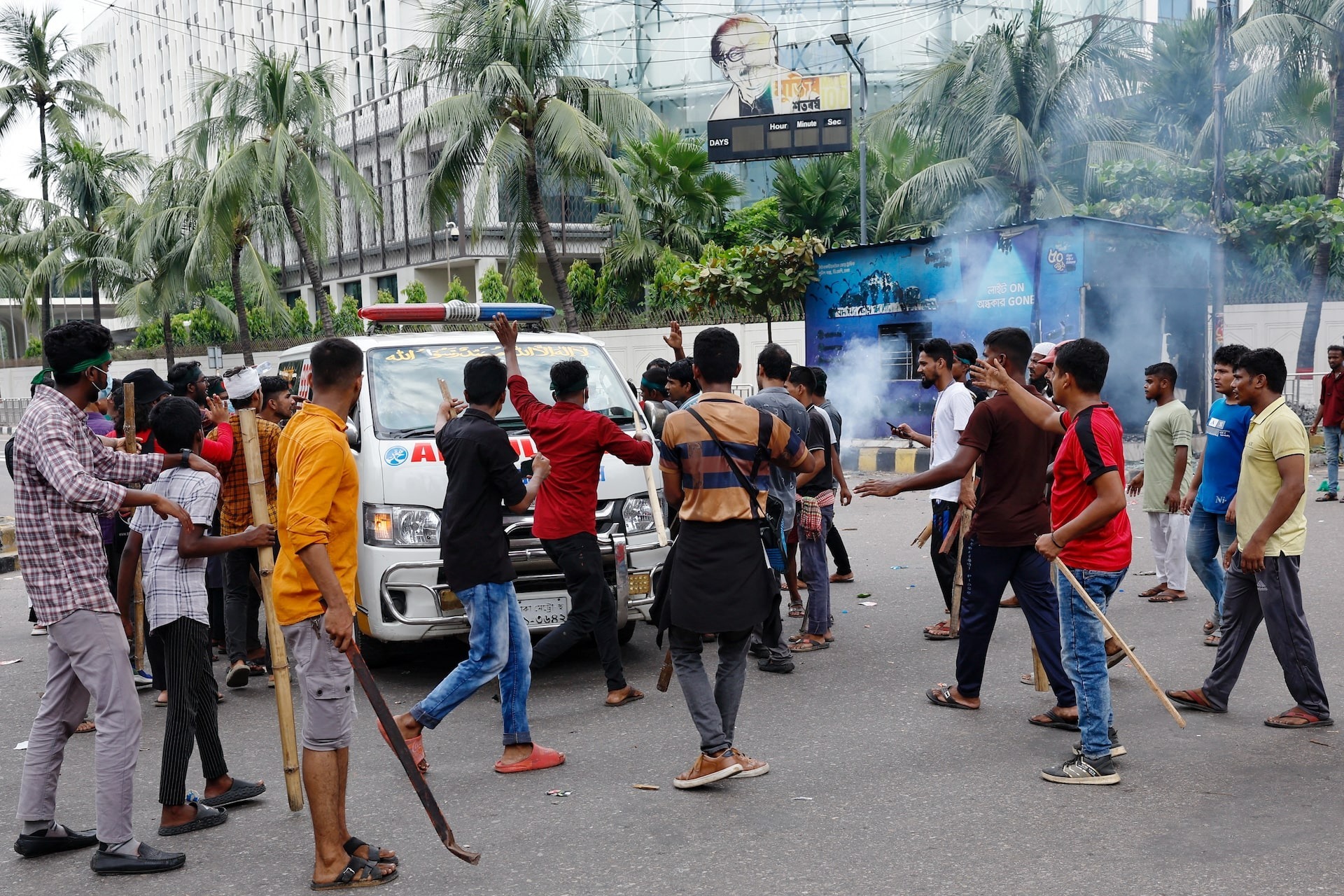 Biểu tình bạo lực ở Bangladesh.jpg
