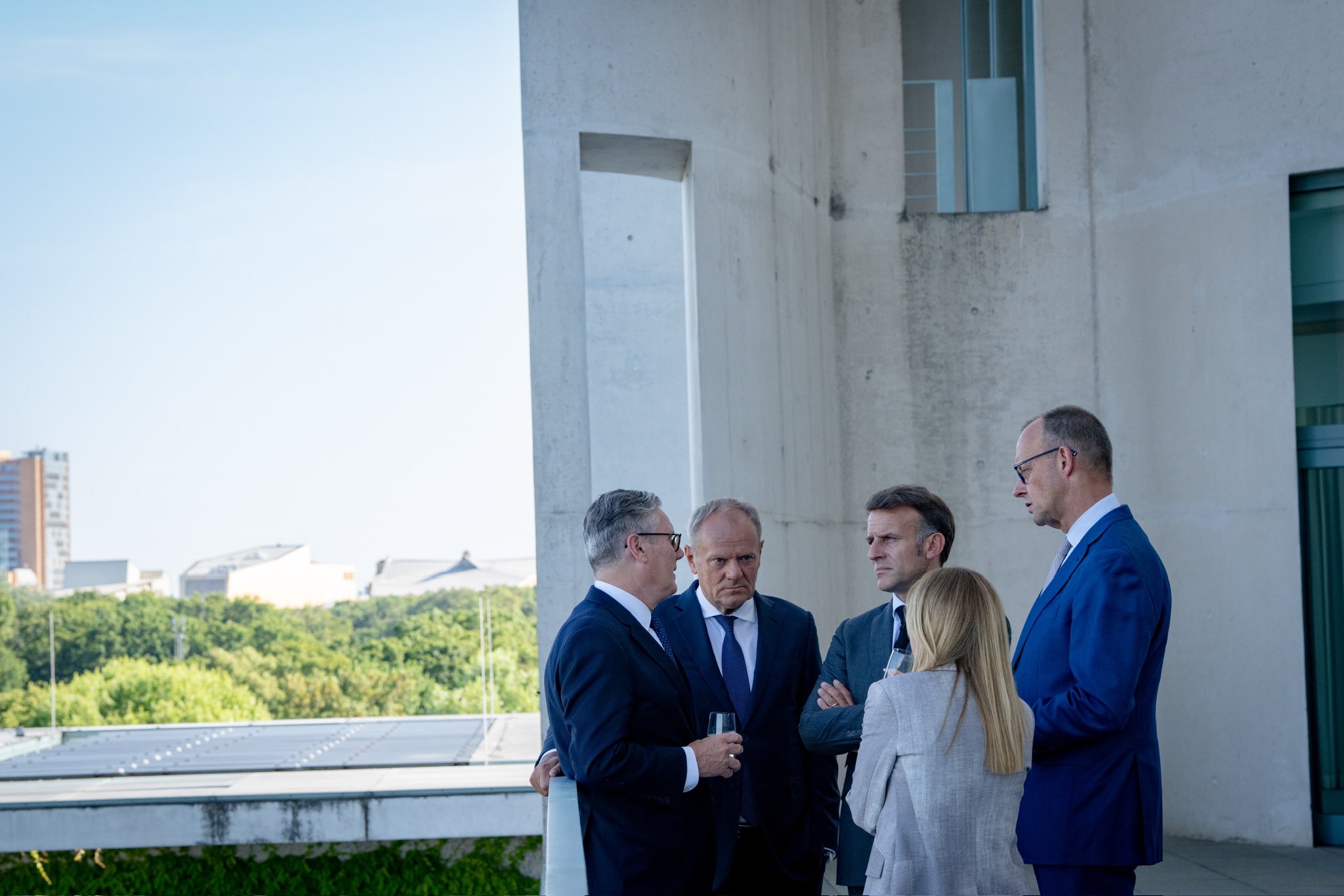 Ông Macron- Châu Âu và Mỹ ‘tái hội tụ’ trước thượng đỉnh NATO.jpg