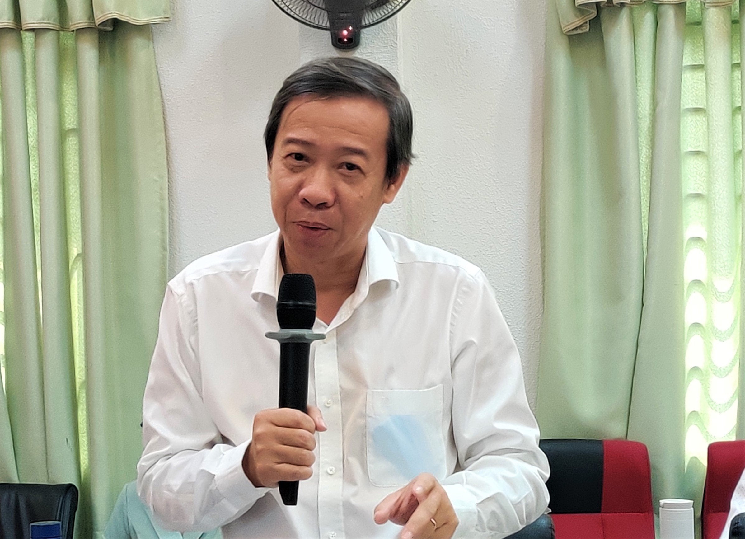 BS Nguyen Van Vinh Chau.jpg