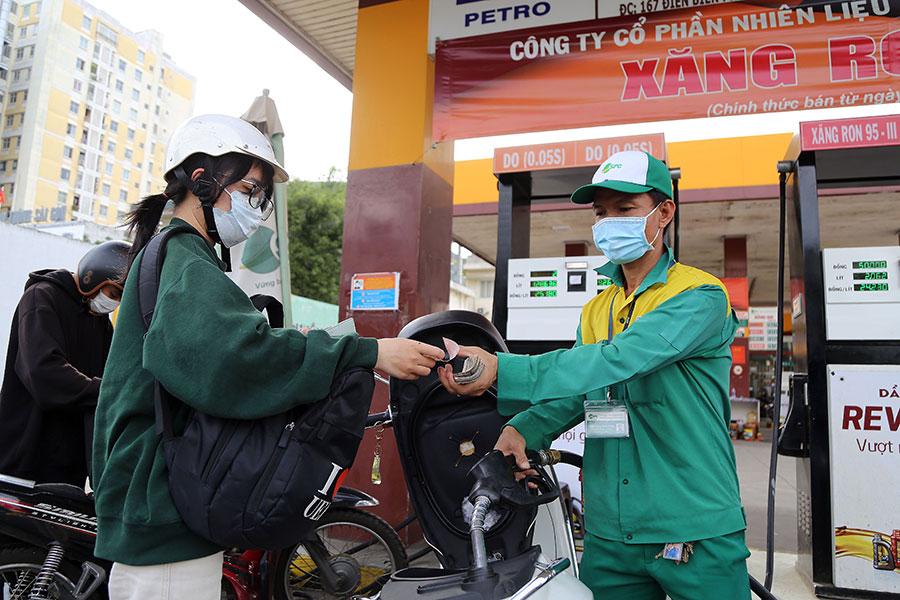 Doanh nghiệp bán lẻ xăng dầu đang từ hòa… đến lỗ