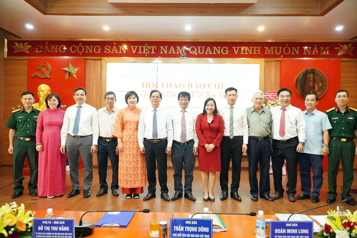 Cột-phải_P5_minhanh_1h.jpg