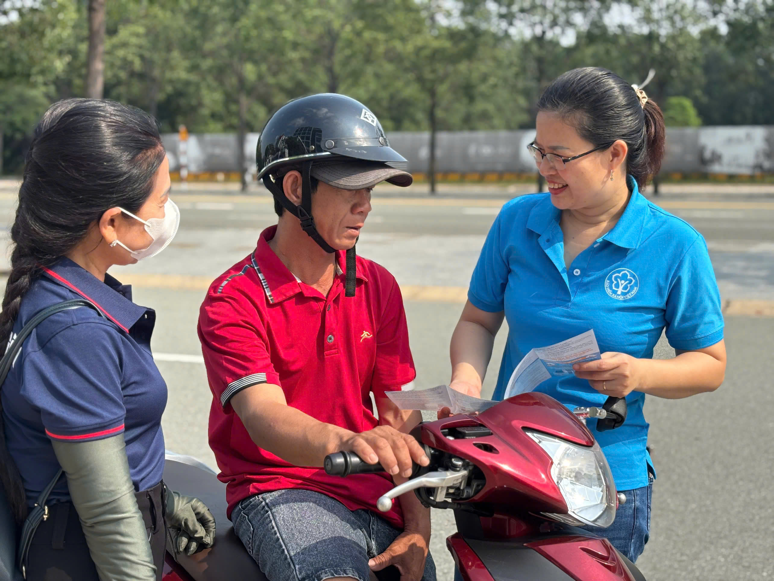 Mời bạn đọc gửi câu hỏi tham gia Chương trình giao lưu trực tuyến về BHXH