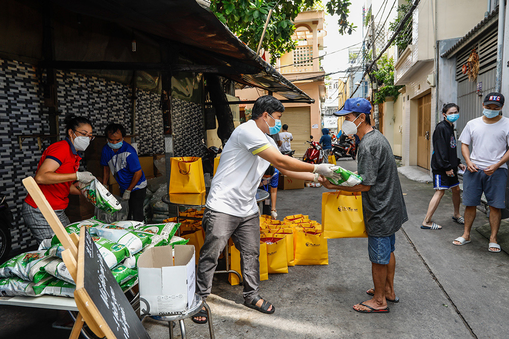 T&T tặng 100.000 suất quà cho người dân TP.HCM gặp khó khăn do COVID-19