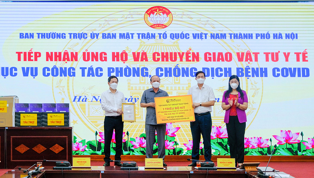 T&T tặng Hà Nội 1 triệu bộ kit xét nghiệm để phòng chống COVID-19