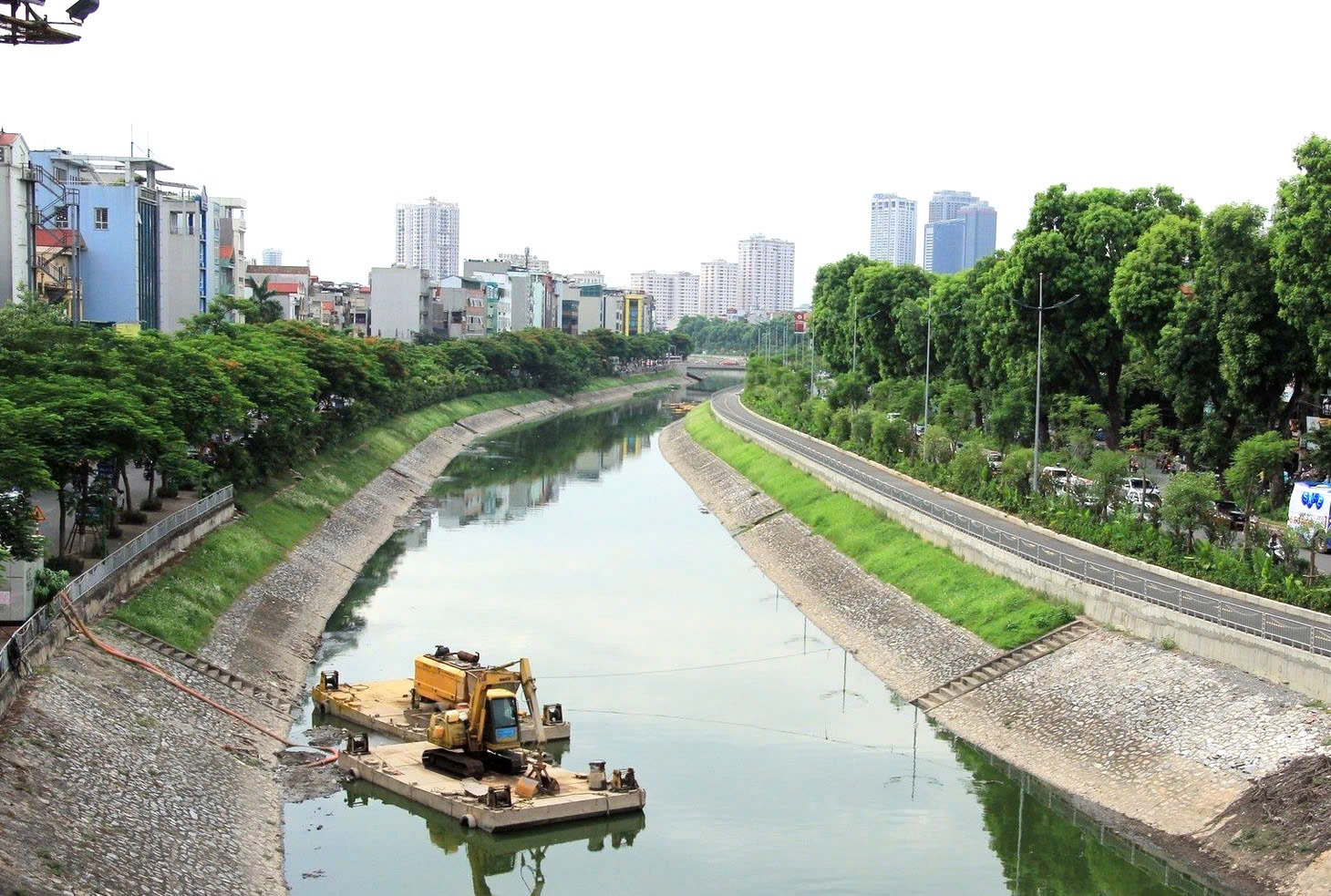 Hà Nội đang gấp rút triển khai phương án bổ cập nước từ hồ Tây vào sông Tô Lịch để làm hồi sinh dòng sông này.