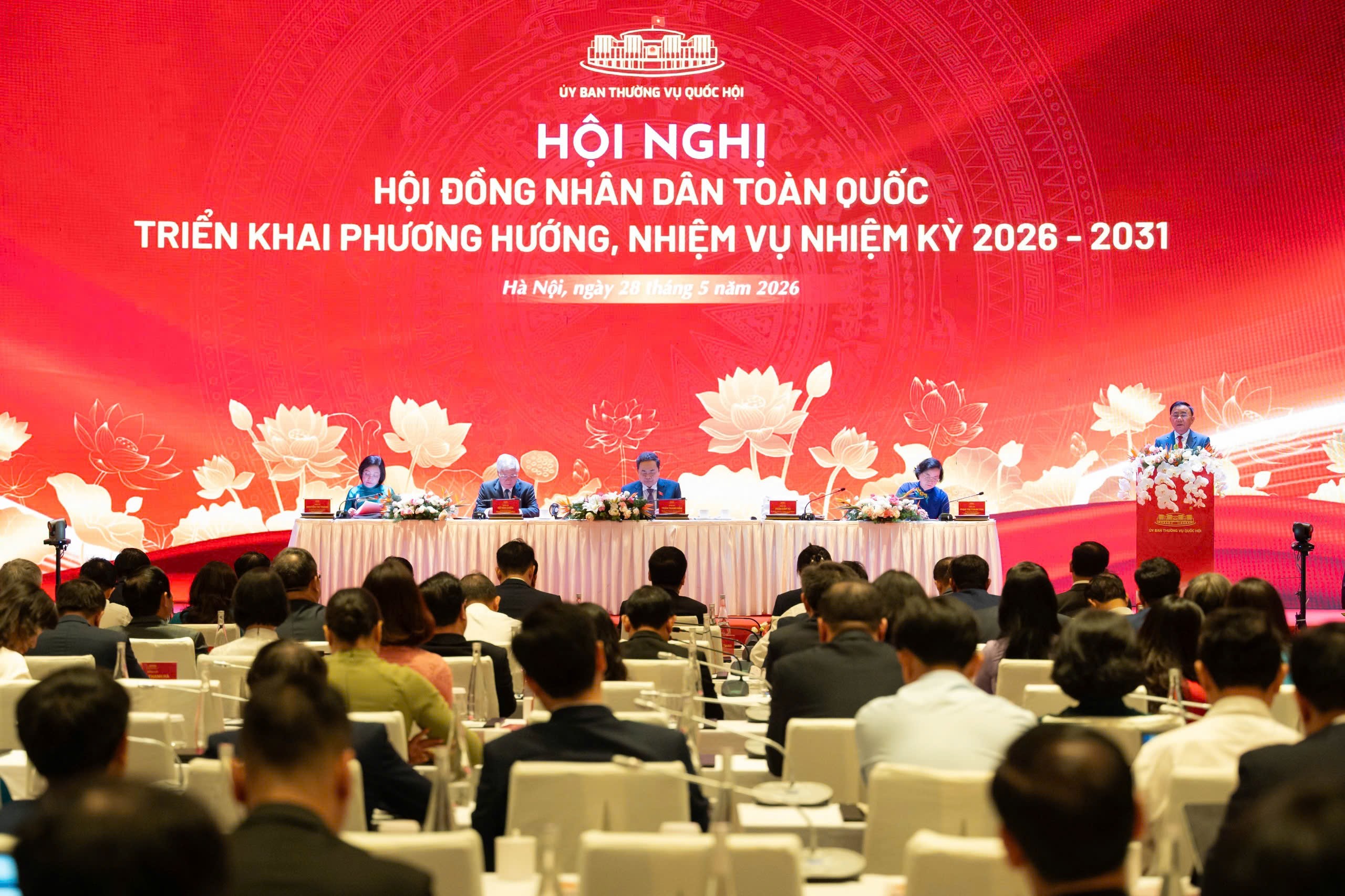 quang-canh-hoi-nghi-2.jpg