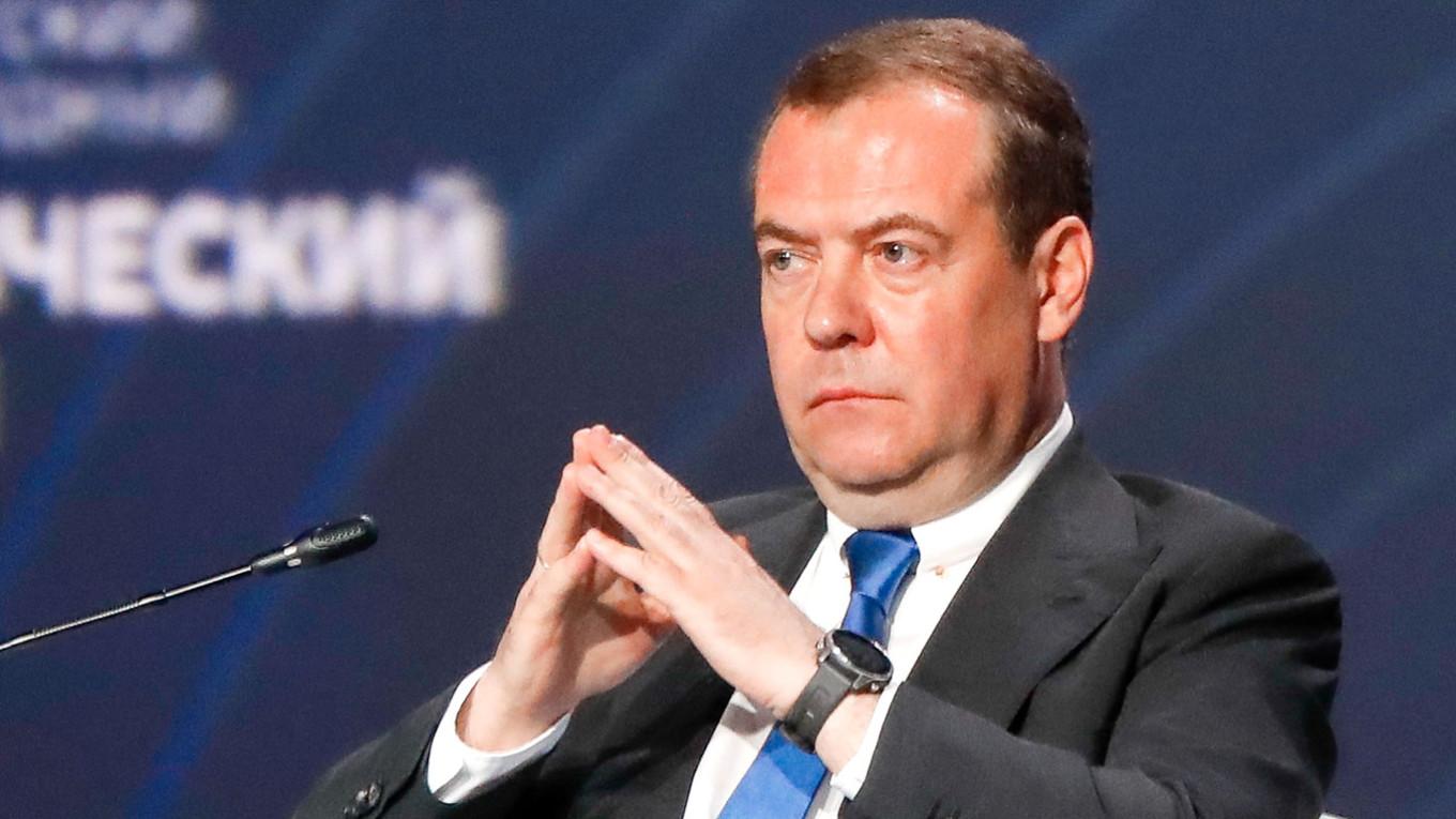 Ông Medvedev đưa ra cảnh báo gây sốc về giá khí đốt 