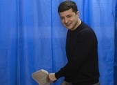 Bầu cử tổng thống Ukraine: Diễn viên hài bỏ xa ông Poroshenko