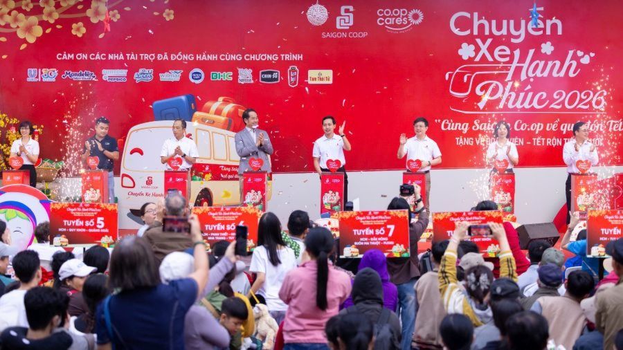 900 người lao động về quê trên những 'Chuyến xe hạnh phúc'