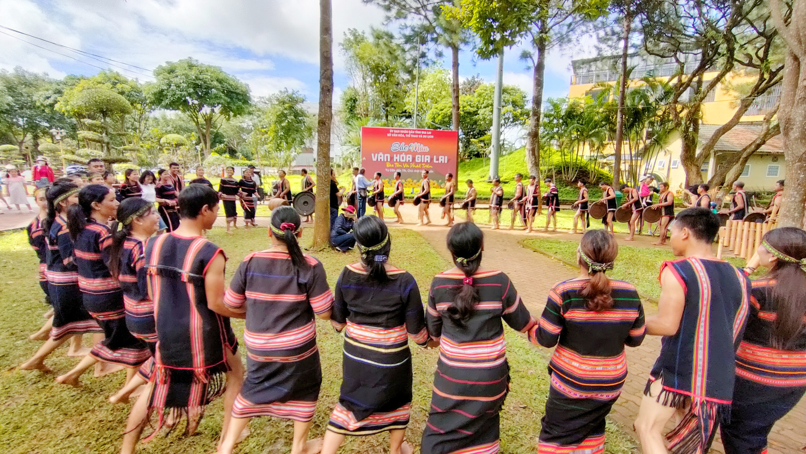 Sac-mau-van-hoa-gia-lai-khong-gian-van-hoa-cong-chieng-tay-nguyen 2.jpg