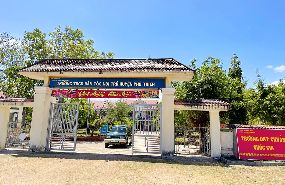 Trường Dân tộc Nội trú huyện Phú Thiện dùng tiền quỹ hội phụ huynh