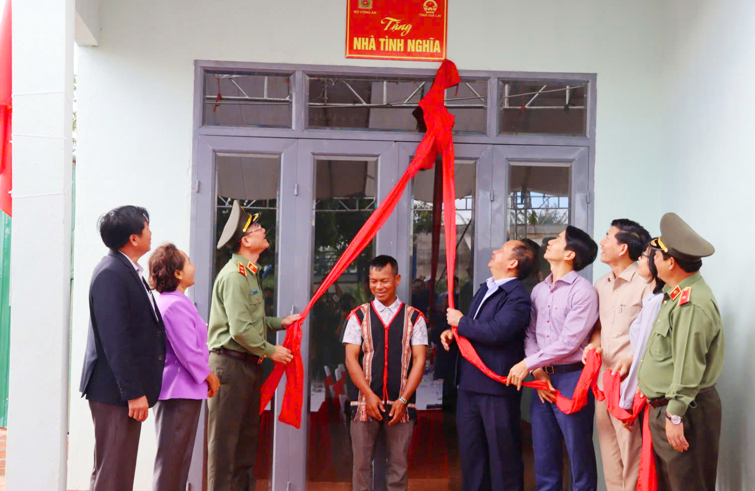 Xoa-nha-dot-nat-Gia-Lai-4.jpg