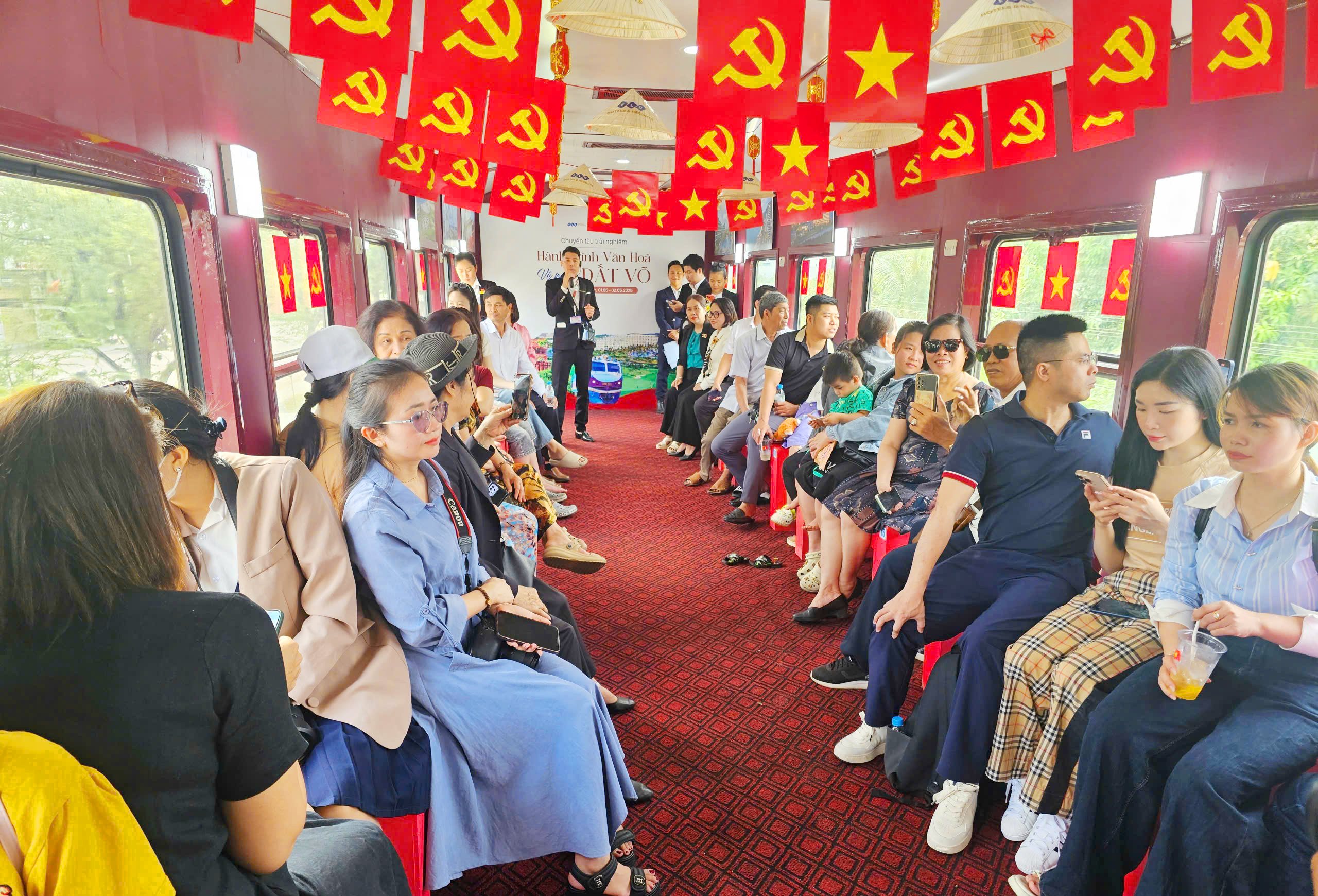 Tỉnh Bình Định tổ chức nhiều hoạt động hấp dẫn thu hút khách du lịch dịp lễ 40-4 và 1-5. Chuyến tàu về miền đất võ