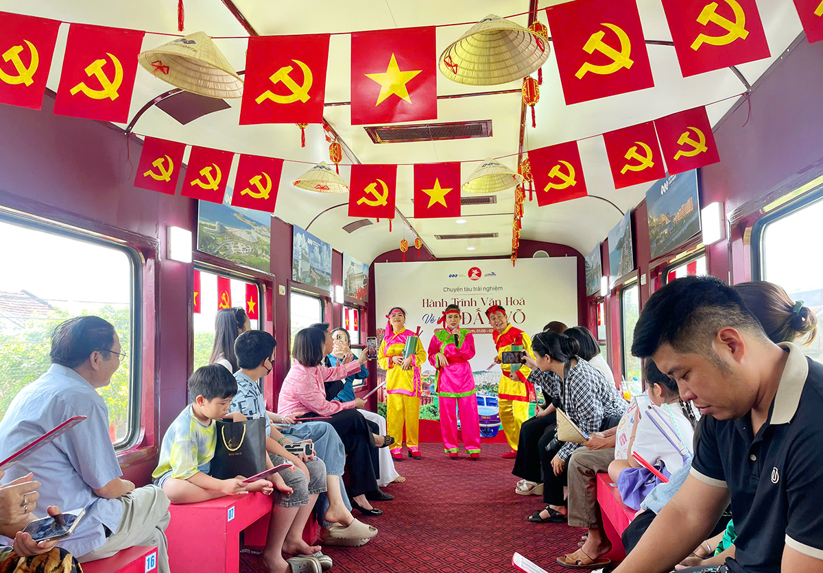 Du khách có trải nghiệm thú vị về phong cảnh, văn hóa miền đất võ.