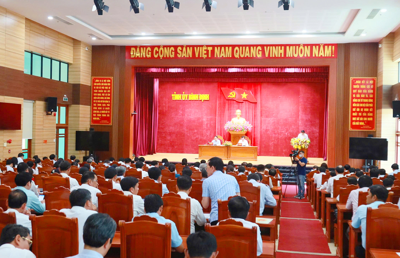 Ban Thường vụ Tỉnh ủy Bình Định làm việc với cán bộ chủ chốt dự kiến 58 xã, phường mới; giao nhiệm vụ từ ngày 1-7 sẽ áp dụng 24 chỉ tiêu kinh tế - xã hội cho các đơn vị hành chính mới.