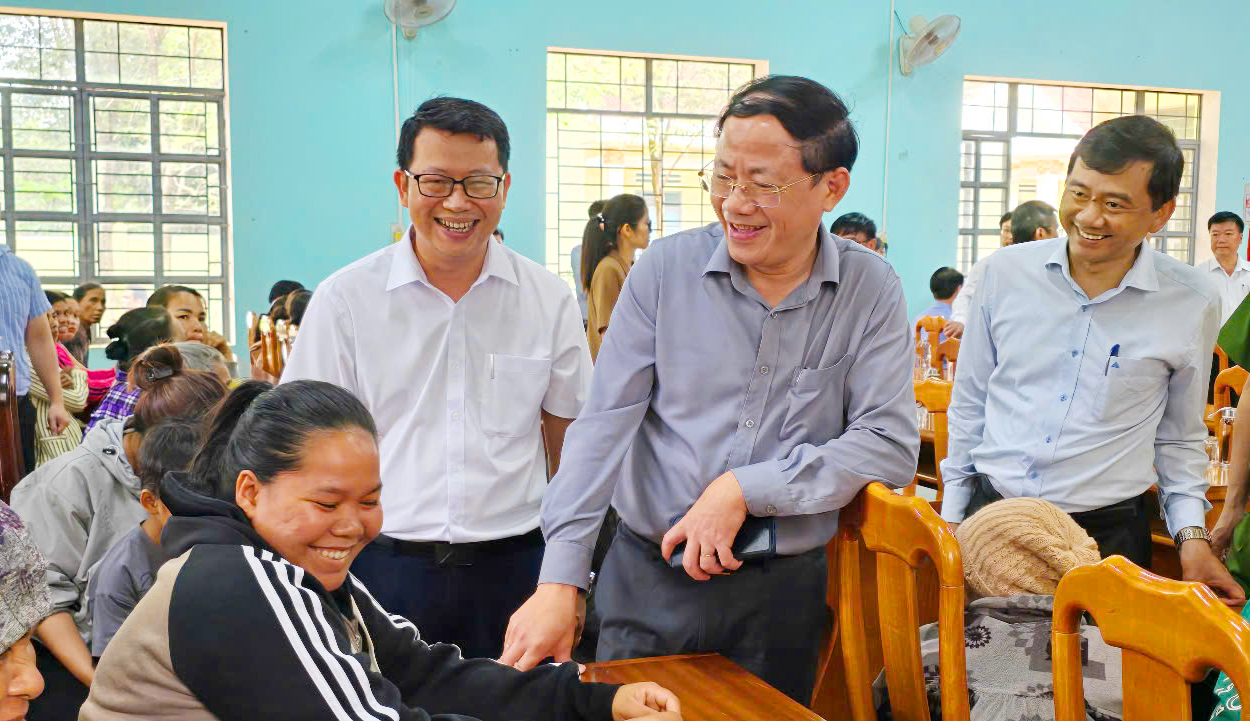 Chu-tinh-UBND-tinh-Gia-lai-thi-sat-xa-bien-gioi-Ia-Dom-2.jpg