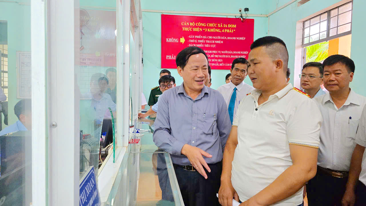 Chu-tinh-UBND-tinh-Gia-lai-thi-sat-xa-bien-gioi-Ia-Dom-4.jpg
