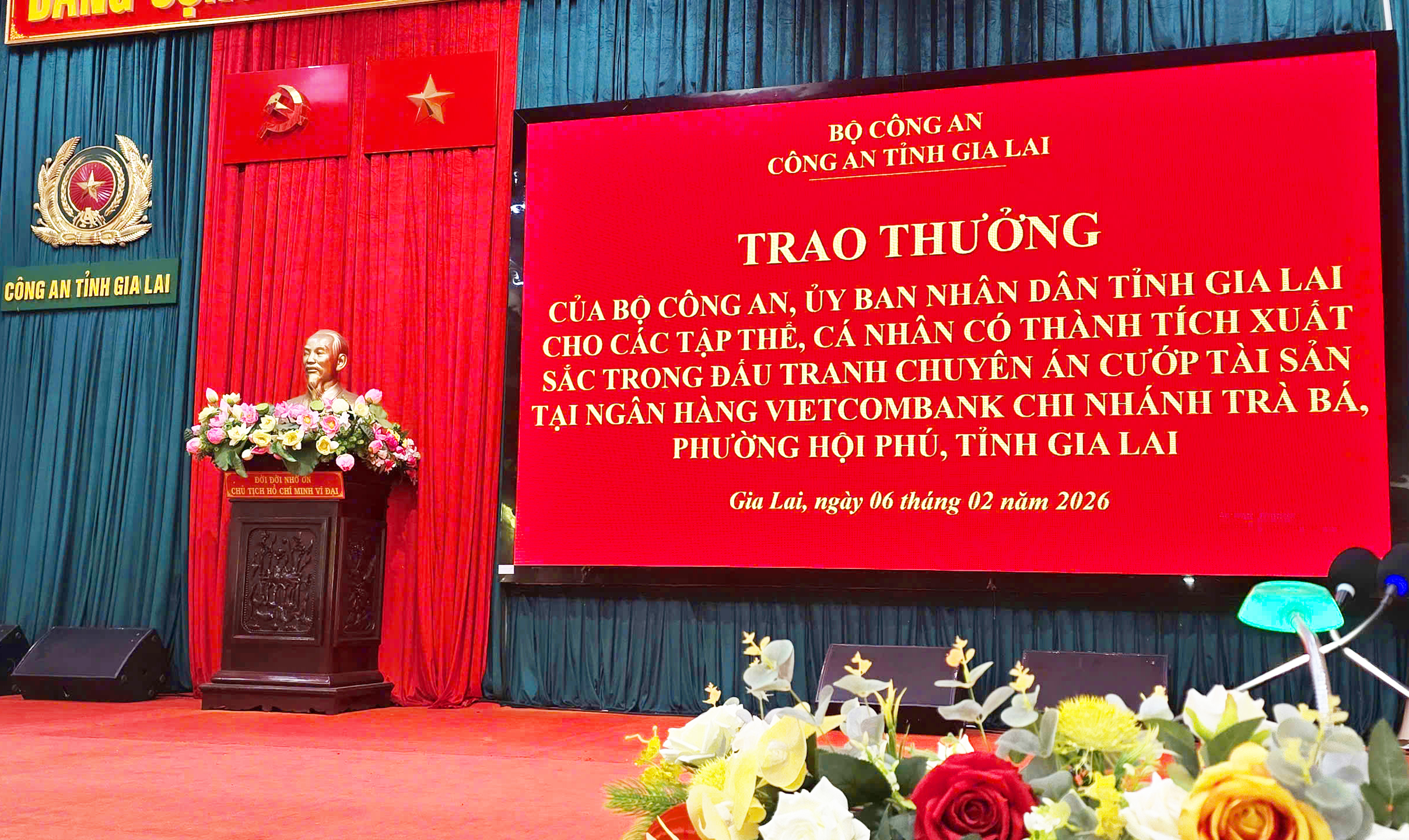 Thu-khen-Bo-Cong-an-bat-cuop-ngan-hang-Gia-Lai-1.jpg