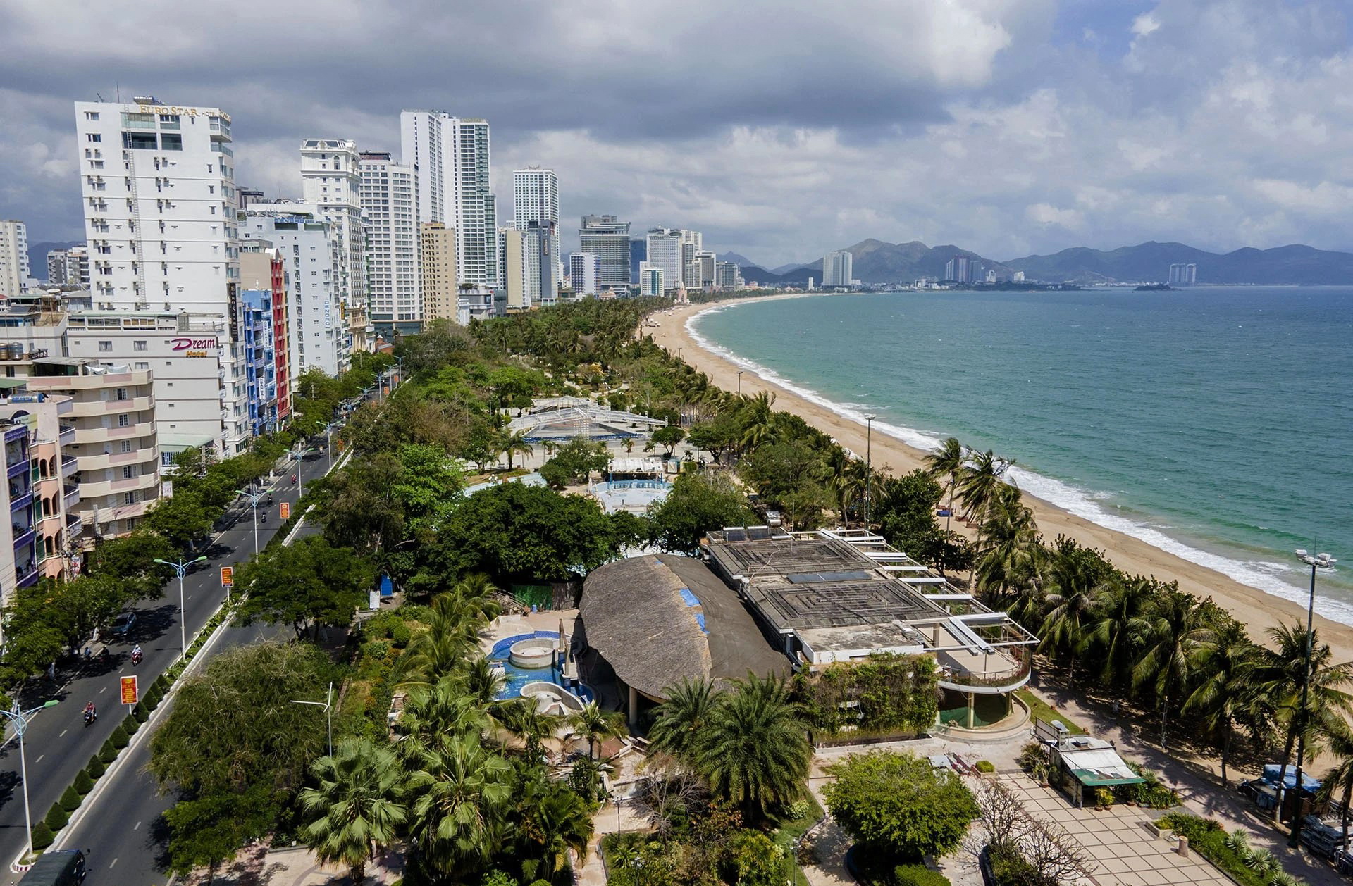 bien-nha-trang.jpg