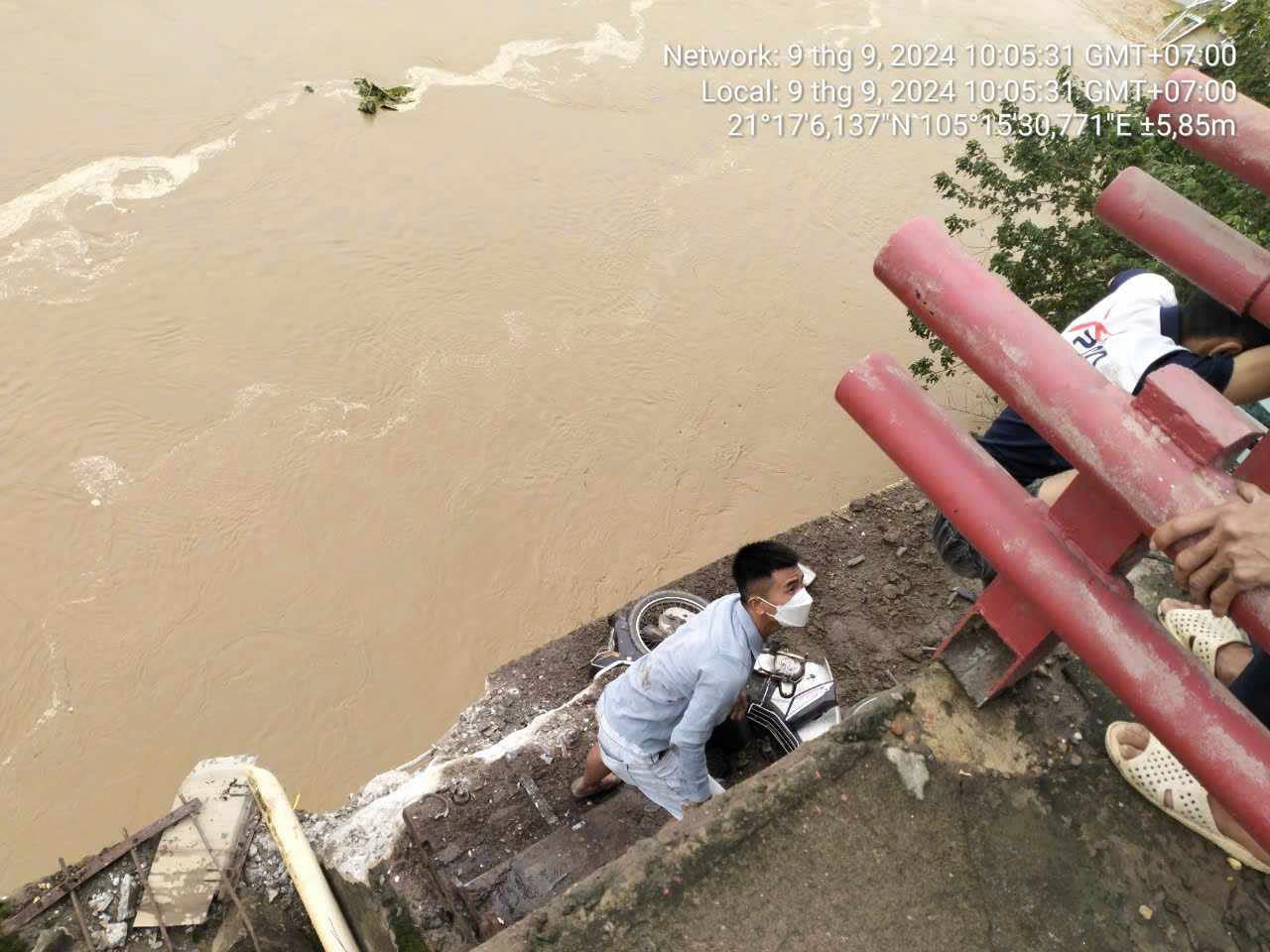 sập cầu Phong Châu