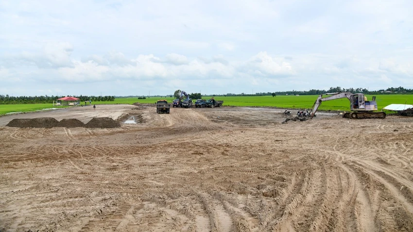 Đa số các dự án thành phần cao tốc Châu Đốc - Cần Thơ - Sóc Trăng chậm tiến độ. Ảnh: H.DƯƠNG
