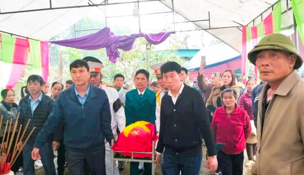 ang-marin-nguoi-di-tim-than-nhan-cho-liet-si.jpg