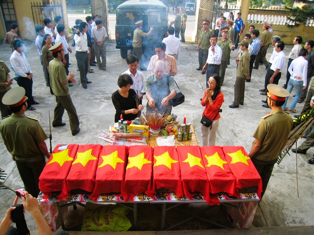 hang-marin-nguoi-di-tim-than-nhan-cho-liet-si-5.JPG