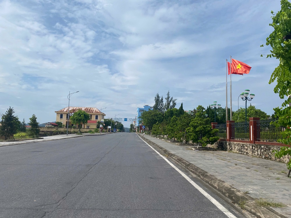 ha-noi-mua-to-sam-chop-nhieu-cay-xanh-nga-do-do-anh-huong-cua-sieu-bao-so-3-6.jpg