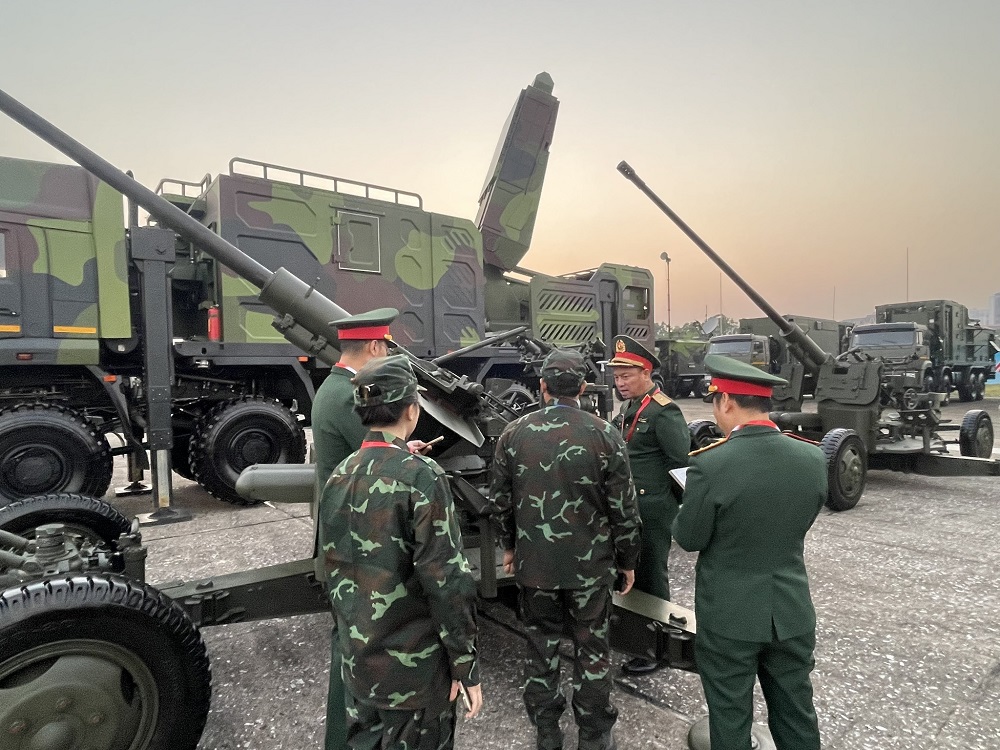 chiem-nguong-khi-tai-quan-su-cua-viet-nam-tai-trien-lam-quoc-phong-quoc-te-viet-nam=.jpg