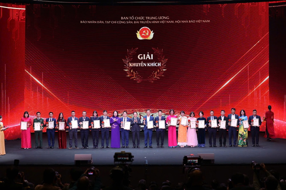 tong-bi-thu-bao-chi-phai-phat-trien-tuong-xung-vuon-minh-cung-dan-toc-3.jpg